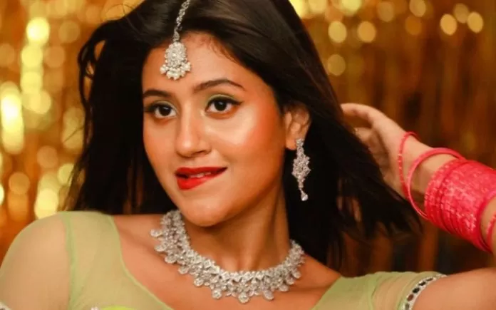 Anjali Arora made an intoxicating video on the song 'Tera Nasha', trolls said, 'Ghar par kuch baate nahi hai kya'