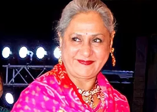 Jaya Bachchan reached Aaradhya Bachchan’s dance event wearing more stylish clothes than Aishwarya Rai, daughter-in-law’s beautiful face also faded