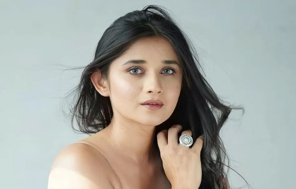 Kanika Mann's bo*ld pictures from the parking lot went viral, Bollywood heroines were also defeated by her killer avatar Kanika Mann's bo*ld pictures from the parking lot went viral, Bollywood heroines were also defeated by her killer avatar