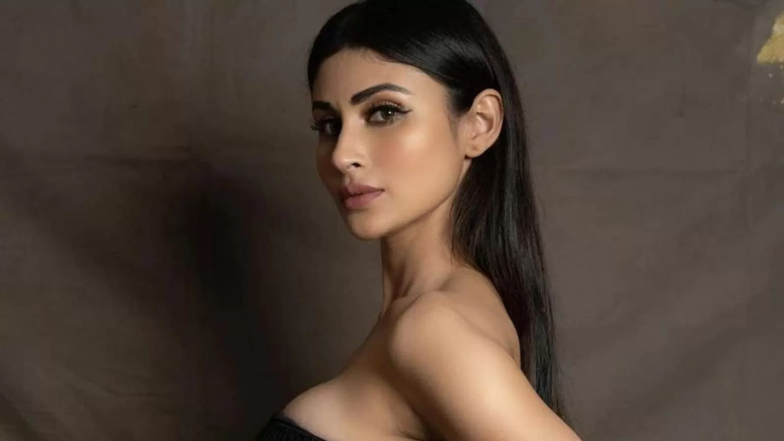 Mouni Roy: User made fun of Mouni Roy's bra, said seeing it reminded me of orange candy