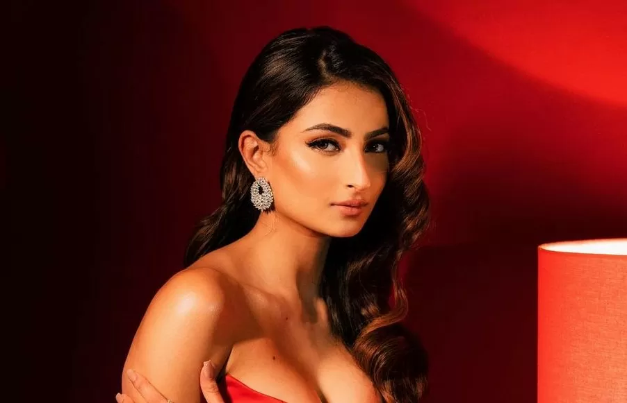 Palak Tiwari flaunts her waist as soon as she sees the camera, the eyes of the fans are fixed on the deep neck blouse Palak Tiwari flaunts her waist as soon as she sees the camera, the eyes of the fans are fixed on the deep neck blouse