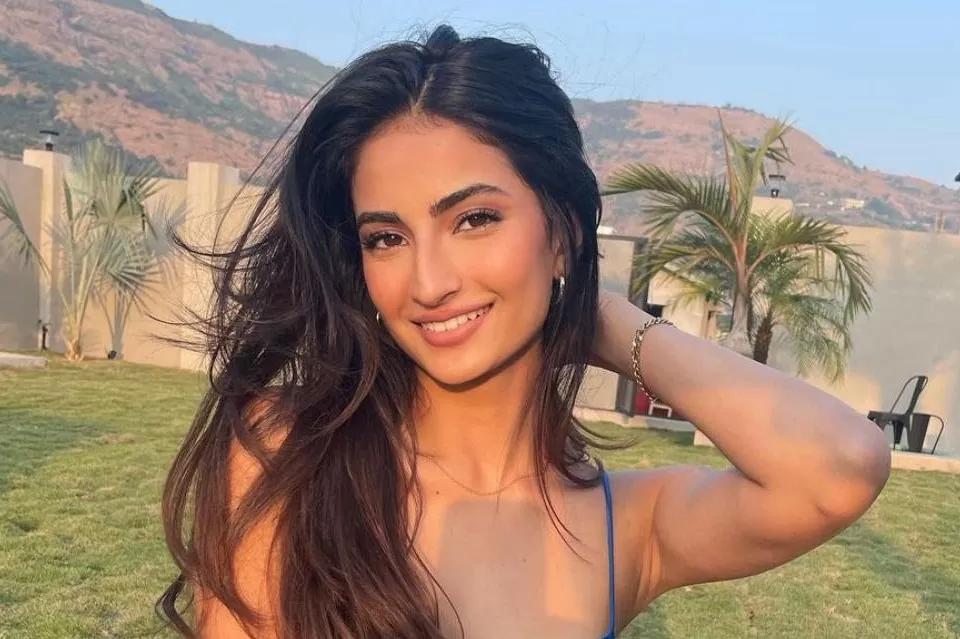 Palak Tiwari wore a short skirt for a photoshoot, posing bo*ldly while lying on the ground