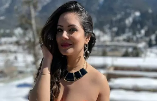 Pooja Banerjee wore a transparent sari in front of the camera, fans were surprised to see the look of the actress