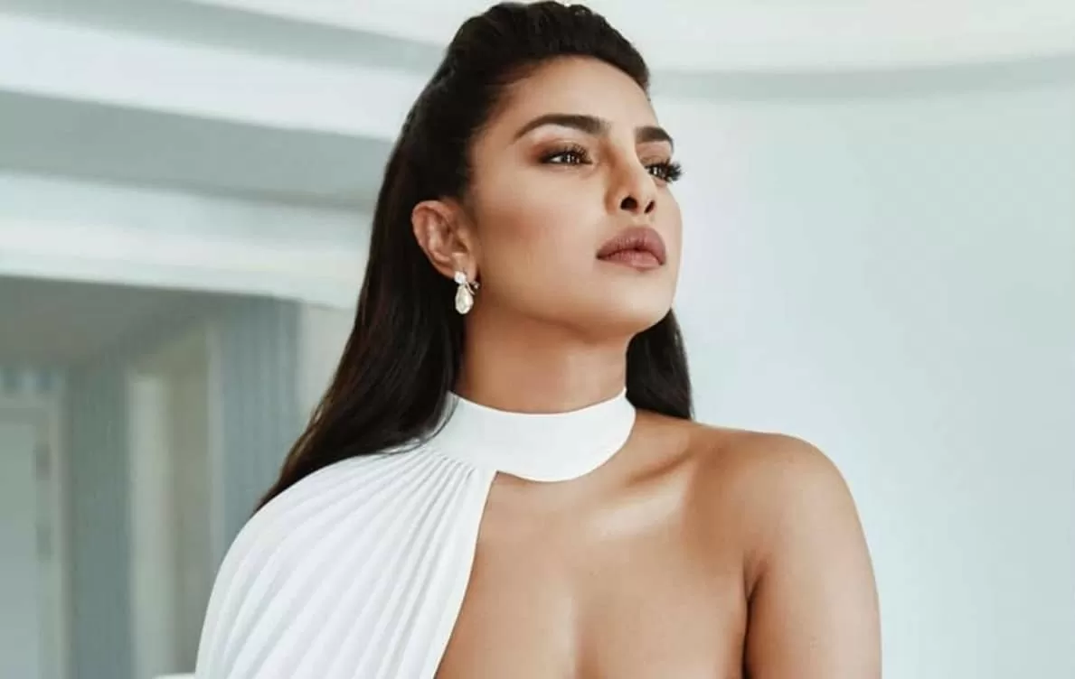 Priyanka Chopra has crossed every limit abroad, wearing so many transparent clothes; seen everything Priyanka Chopra has crossed every limit abroad, wearing so many transparent clothes; seen everything
