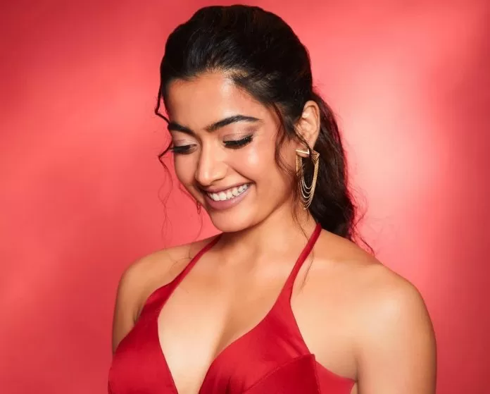 Rashmika Mandana wore a very short dress, shared such pictures, fans were left sweating