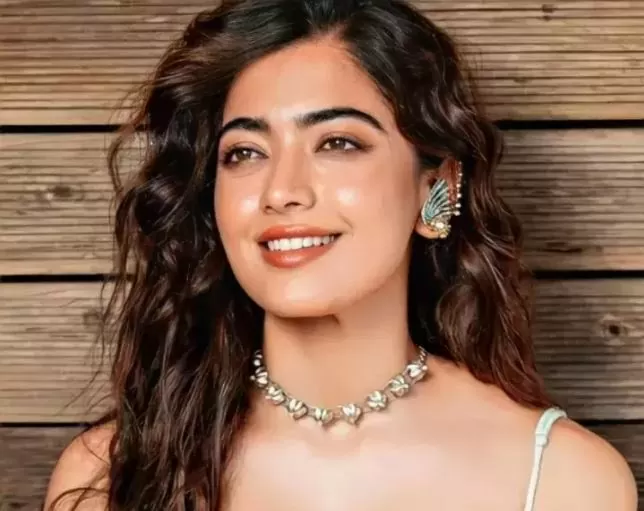 Rashmika Mandanna wore a deep neck blouse with a golden lehenga, showed her bold looks in front of the camera