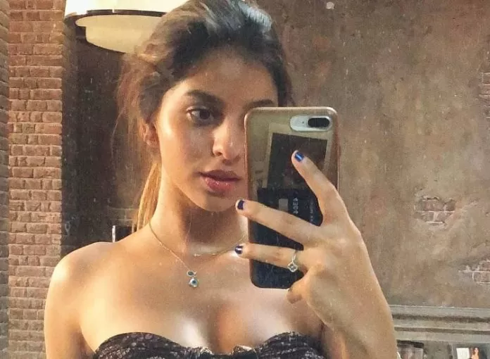 Suhana Khan was spotted at Mumbai airport wearing transparent crop top, people trolled - Watch