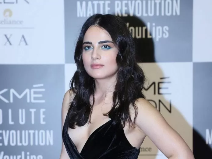 Radhika Madan Bold Pic: Radhika Madan wore a small dress, the cut was shown at such a place that the photos went viral