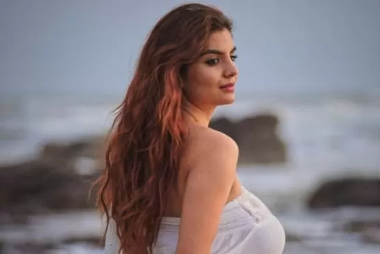 Gandi Baat fame actress Anveshi Jain posed like this wearing only a blouse; sweat left by the fans