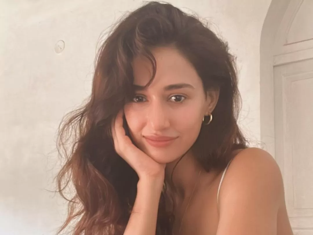 Disha Patani wore Poonam Pandey’s top, could not hide her bra in front of the camera