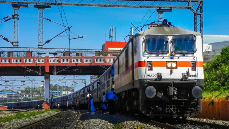 Train Cancelled: Bad news for passengers going to Gujarat, these trains will be canceled today, check list here Train Cancelled: Bad news for passengers going to Gujarat, these trains will be canceled today, check list here