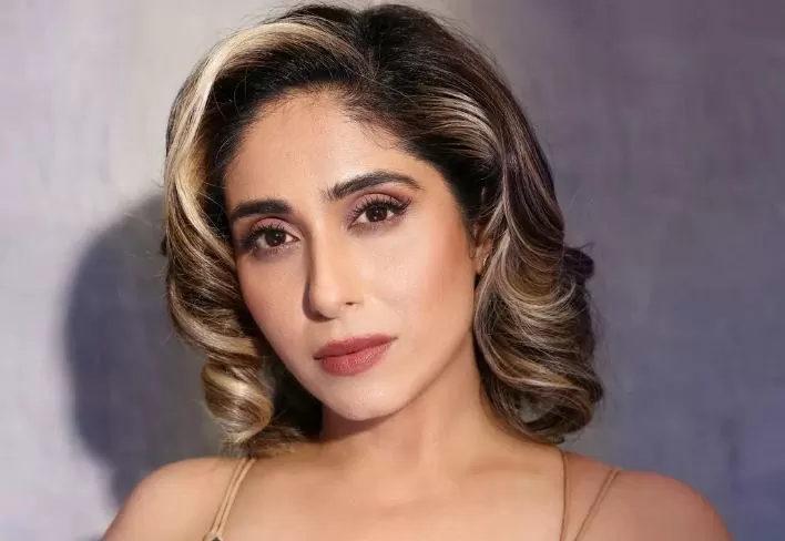 Neha Bhasin showed such a body by wearing an excessively short skirt with a pink bra, the fans were uncontrollable! Neha Bhasin showed such a body by wearing an excessively short skirt with a pink bra, the fans were uncontrollable!