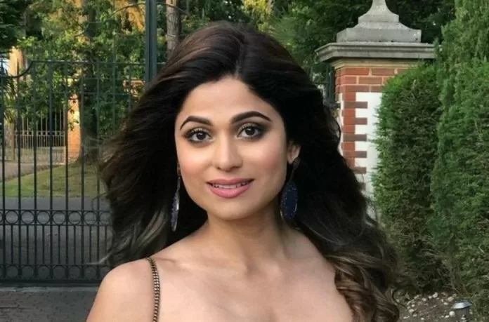 Shamita Shetty crosses all limits of bo*ldness, plots bralette look in open coat