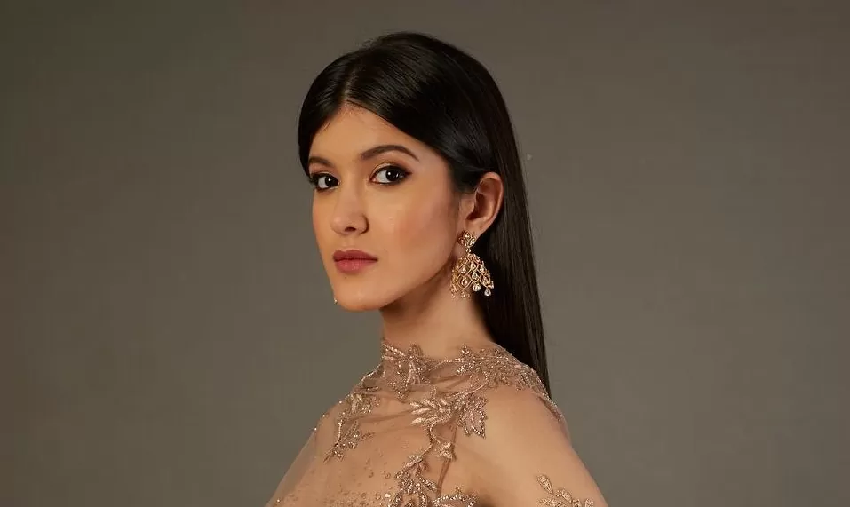 Shanaya Kapoor shared very bo*ld pictures wearing a bik*ini at the age of 22, Suhana Khan made such a comment after seeing