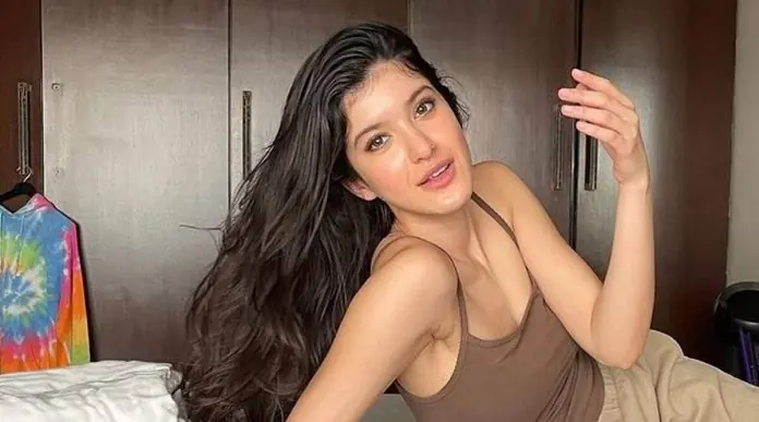 Shanaya Kapoor crossed all limits for photoshoot, wore such a short dress, eyes were on the bo*ld look