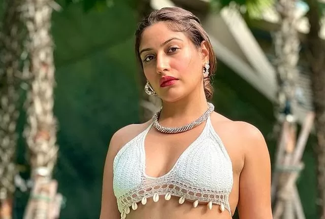 Surbhi Chandna wore a very deep neck blouse with saree, got bold photoshoot, shared photos