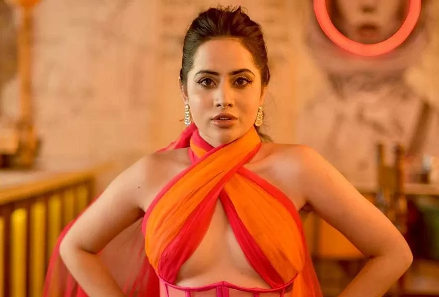 Urfi Javed came out wearing almost no clothes! onlookers held their