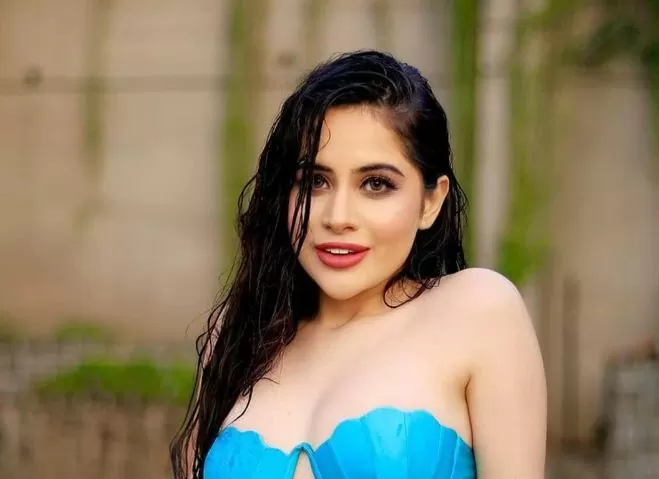 Urfi Javed Bold Pic: Urfi Javed came out wearing almost no clothes! onlookers held their, see here