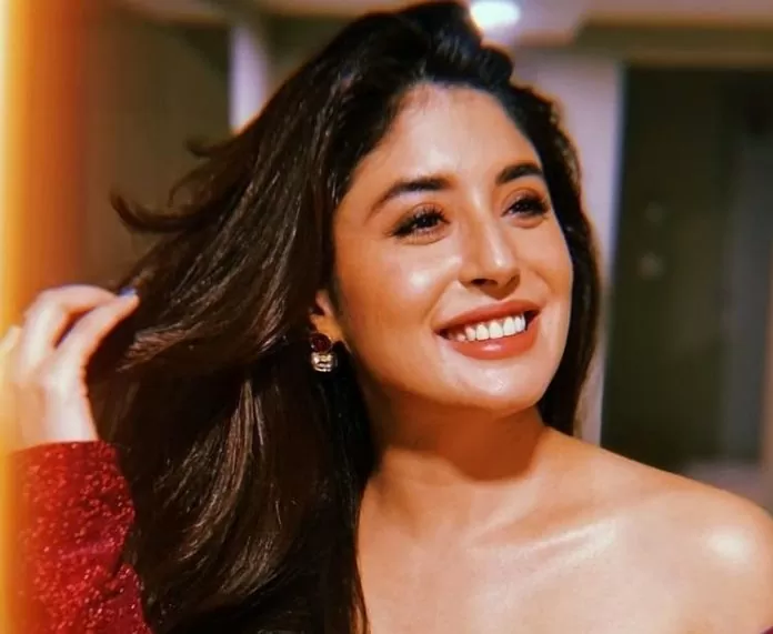 Kritika Kamra stunned people with her bold look, created a sensation on social media