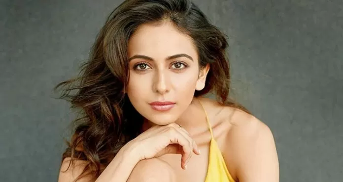 Rakul Preet Singh entered the pool wearing monokini, increased the mercury of the internet, see bold pictures