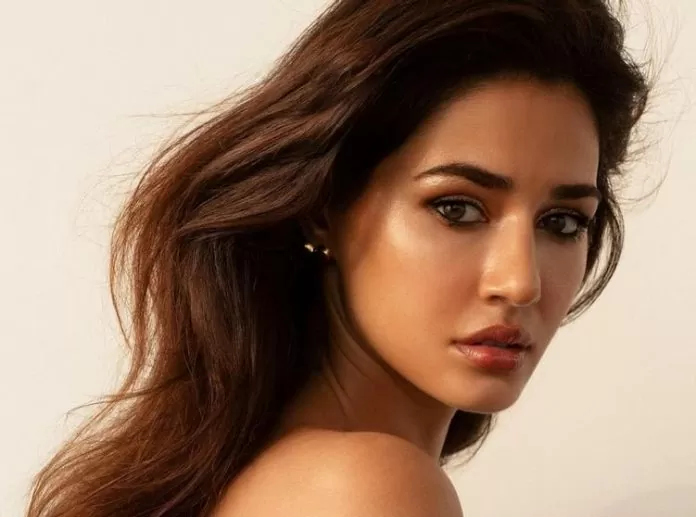 Disha Patni sat on the couch wearing a bikini, gave such bold poses, got rid of sweat in winter