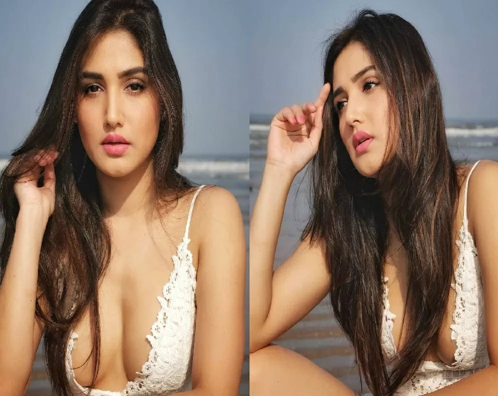 Donal Bisht showed bra wearing a blue outfit, shared the photo and said- Woman with attitude..