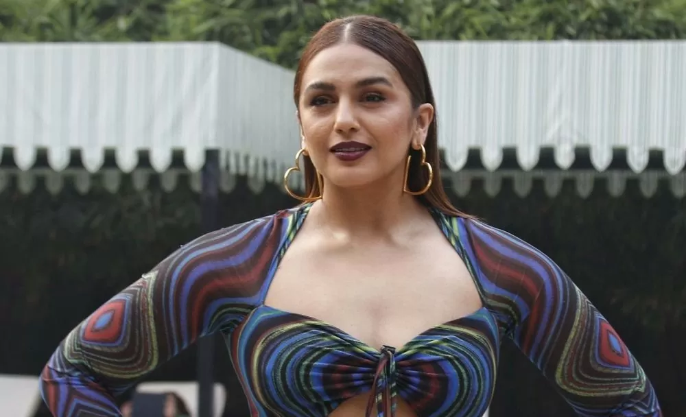 Huma Qureshi steals Urfi Javed style statement! Front open bold dress worn in the event, watch video Huma Qureshi steals Urfi Javed style statement! Front open bold dress worn in the event, watch video