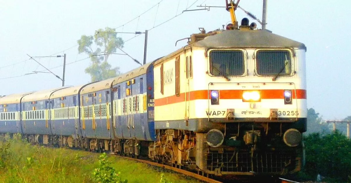 Indian Railways New Rules: Big News! You can travel only with platform ticket, know the special rule of railway Indian Railways New Rules: Big News! You can travel only with platform ticket, know the special rule of railway