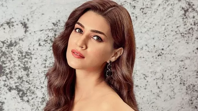 Kriti Sanon wore such a dress without a bra, seeing the cut, people said - where did the tailor put the scissors..