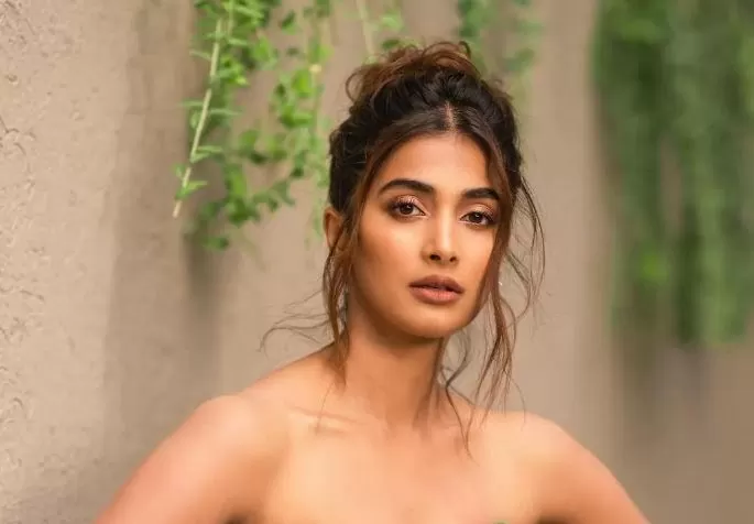 Pooja Hegde wearing bralette top poses like this, flaunted her sexy figure in pictures