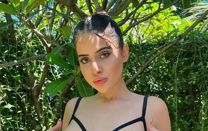 Urfi Javed wore front open top without bra, then played such a risky game