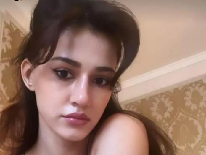 Disha Patni left the house wearing a very short nightie, started doing such an act in front of the paparazzi; became a troll