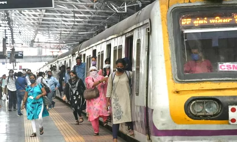 Railway Mega Block: Passengers please note! 35 days mega block in Mumbai, more than 700 local trains affected Railway Mega Block: Passengers please note! 35 days mega block in Mumbai, more than 700 local trains affected