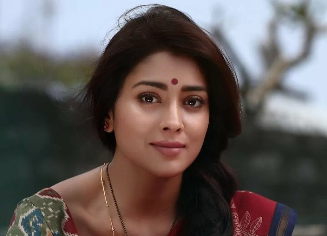 Drishyam actress became a victim of Oops Moment, something like this happened while getting down from the auto Drishyam actress became a victim of Oops Moment, something like this happened while getting down from the auto