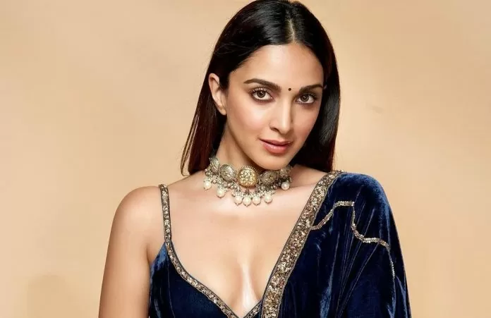 Kiara Advani showed bo*ld look in extremely deepneck high slit gown, fans were sweating after seeing the pictures