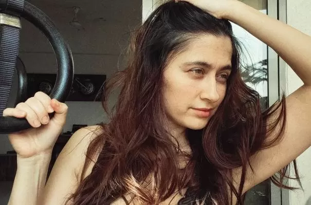 Sanjeeda Sheikh wore a very deep neck dress to show bo*ldness, bo*ld poses in front of the camera