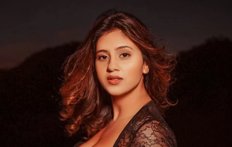 Anjali Arora was seen in a very bo*ld style wearing a white crop top-mini skirt, the user was shocked to see the hotness, said - then the same... Anjali Arora was seen in a very bo*ld style wearing a white crop top-mini skirt, the user was shocked to see the hotness, said - then the same...