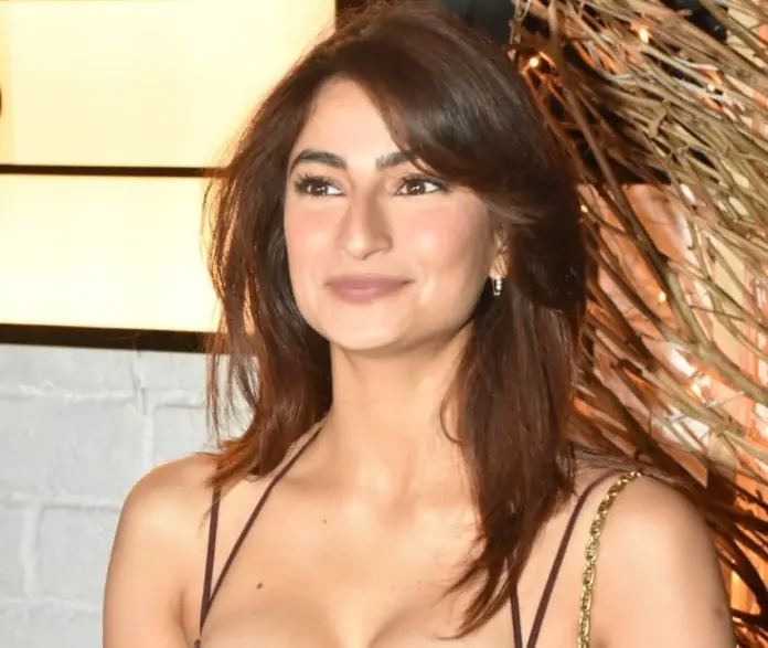 Palak Tiwari did a sizzling photoshoot in deep neck blouse, fans were mesmerized by her bo*ld looks