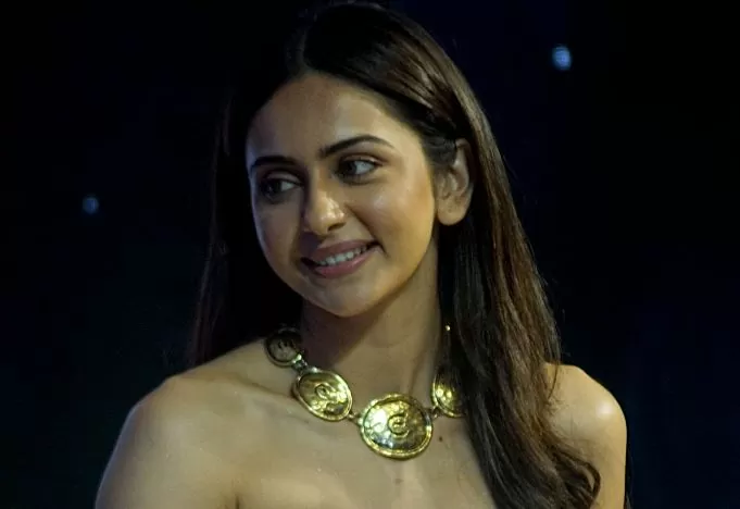 Rakul Preet Singh opened a transparent shrug in front of the camera, showed a red bra, created panic on the internet Rakul Preet Singh opened a transparent shrug in front of the camera, showed a red bra, created panic on the internet