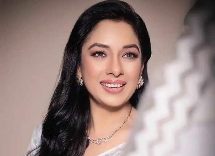 'Anupama' did a glamorous photoshoot in a white saree, fans were mesmerized by the killer look