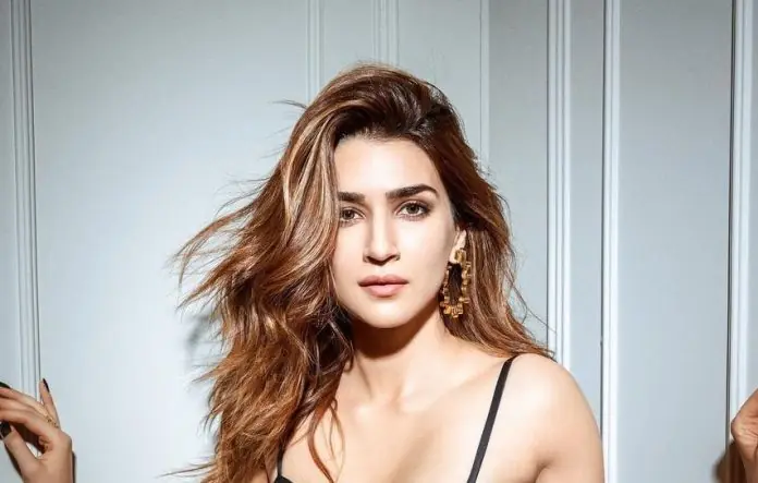 Kriti Sanon showed her backless avatar, s*xy legs seen in cut out dress