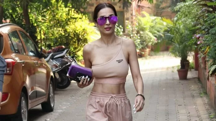 Malaika Arora spotted in backless dress without bra; Eyes fixed on Qayamat Husn again