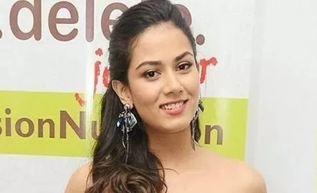 Meera Kapoor took such a photo on the beach wearing a bikini, eyes fixed on the pictures