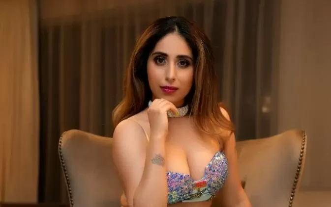 Neha Bhasin crossed all limits, danced in front open bralette and then...watch