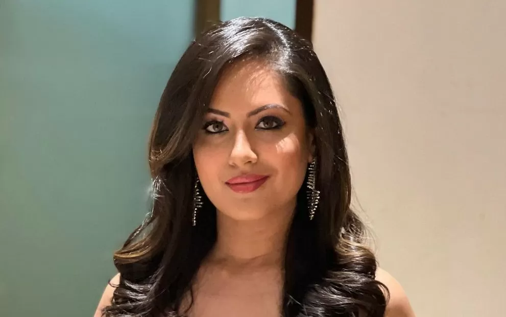 Pooja Banerjee wore mesh clothes in front of the camera, people got angry after watching the bo*ld video