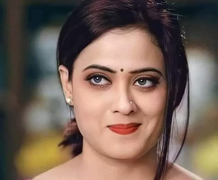 Shweta Tiwari showed bold figure in deep neck dress, injured people at the age of 42