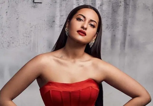 Sonakshi Sinha posted a bo*ld picture from the bathtub in minus 14 degrees, people are surprised to see this act of Dabangg girl!