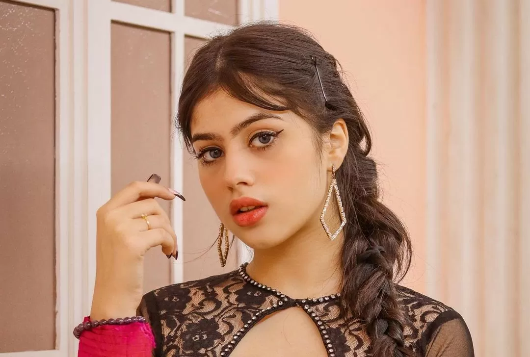 Actress Riva Arora bought a luxury car at the age of 13, trolls said - Who will drive, have a driving license?