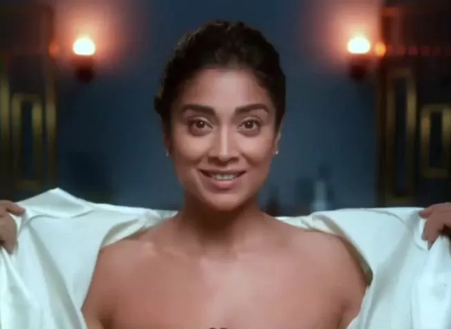 Actress Shriya Saran looks amazing at the age of 40, fans are in awe of her beauty, new photoshoot created mutiny