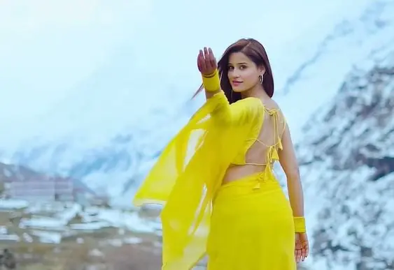 Desi girl did such a dance in snowy valleys, people said - Kajol also failed